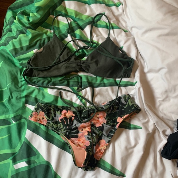 Bikini set - Picture 2 of 2